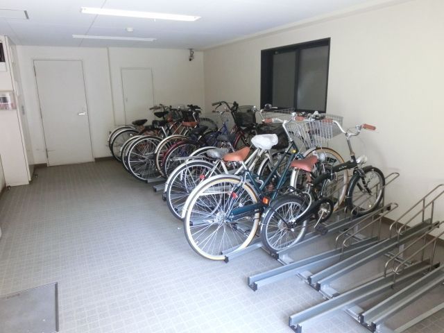 その他　オートロック付き駐輪場