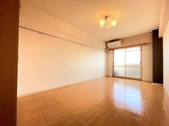 居室・リビング　Totsu Residence Hakata East