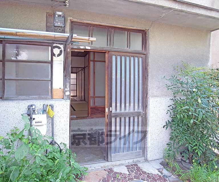泉川アパートの玄関写真