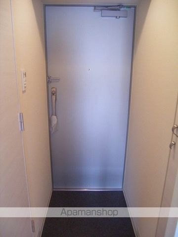 フェニックス伊勢佐木町弐番館の玄関写真