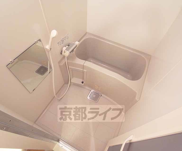 バス・シャワールーム　清潔感のある水廻り