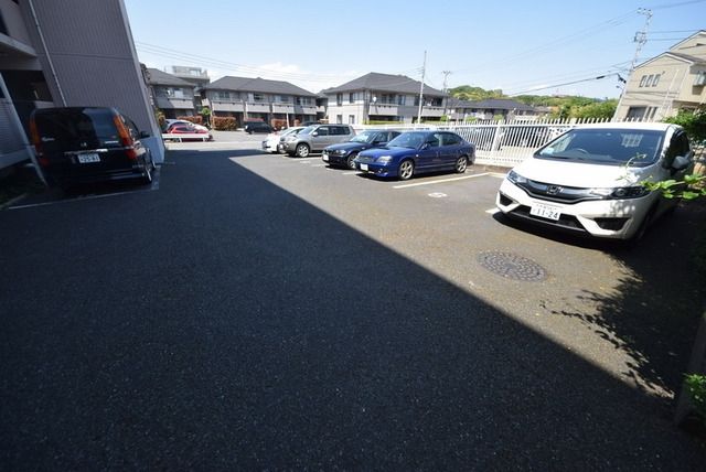 駐車場　敷地内駐車場　空き無し