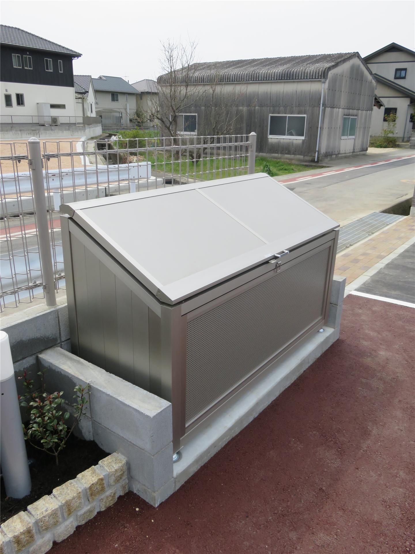 庭　敷地内ゴミ回収ボックス