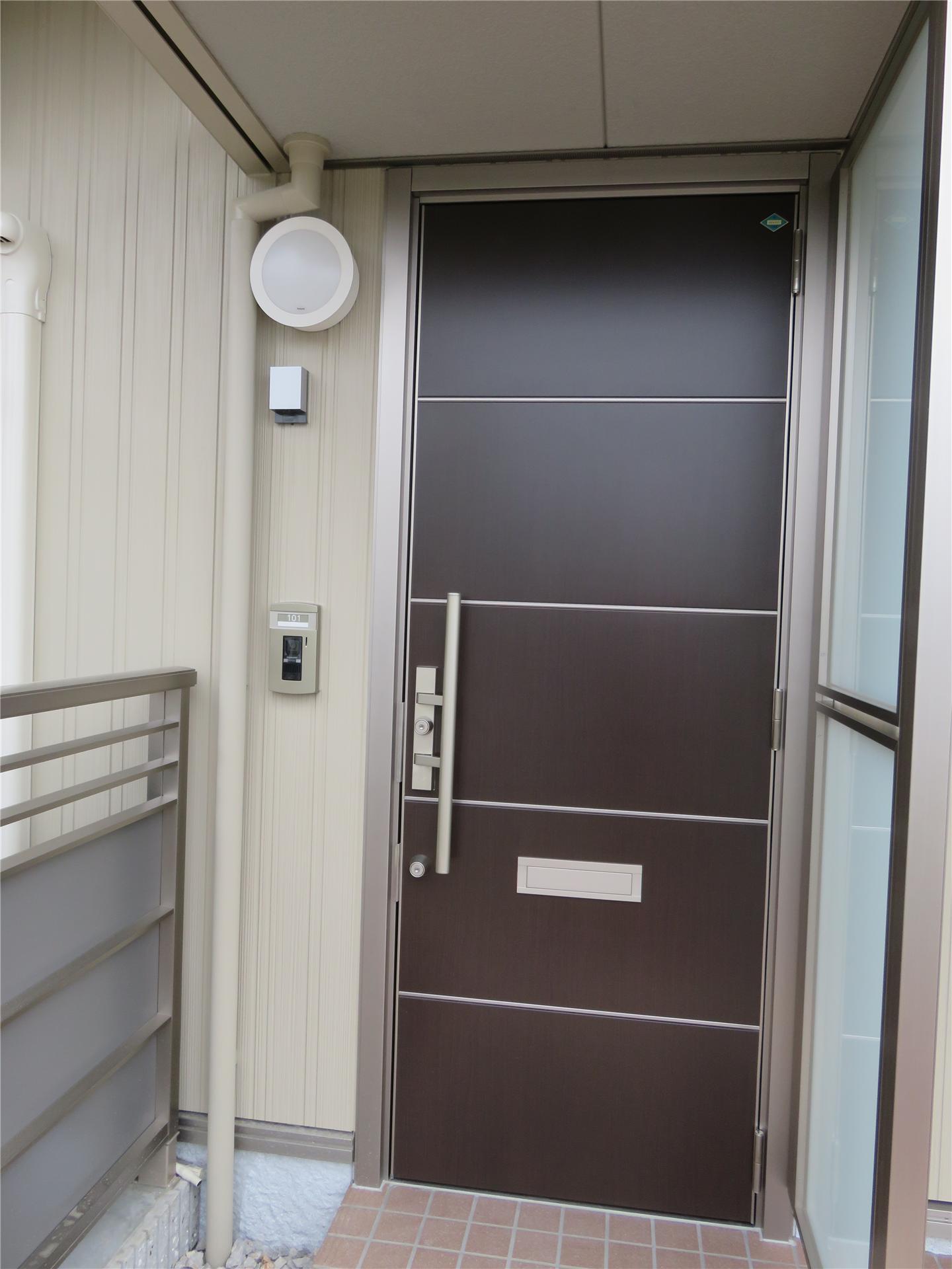 バルコニー　玄関