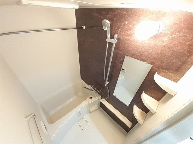 バス・シャワールーム　コンパクトで使いやすいお風呂です