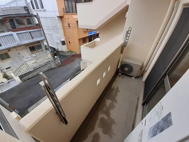 バルコニー　外からの目が気にならないバルコニーで洗濯物が干せます