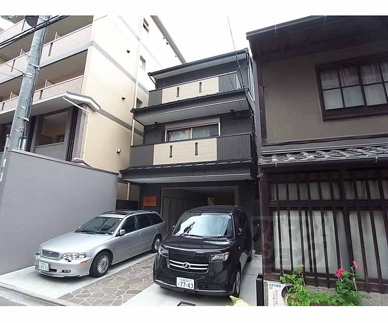 Y・S・三条の外観写真