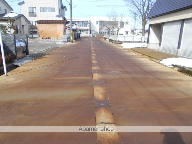 その他　前面道路（その他）まで0m