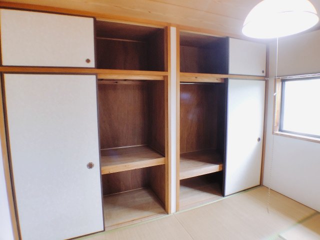 収納　クローゼットタイプと押入でたっぷり収納可能