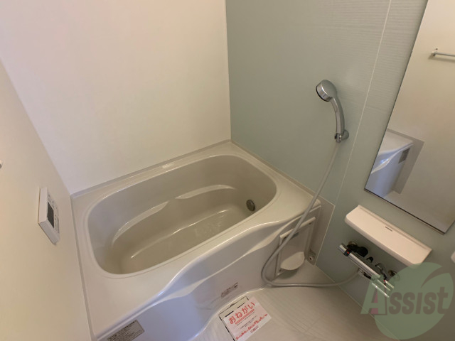 バス・シャワールーム　お風呂もキレイでゆったり出来るサイズ感。
