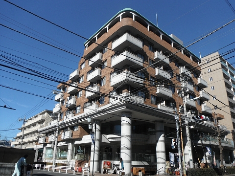建物外観　重厚な造りの鉄筋コンクリート造マンションです。
