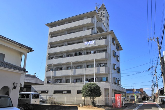 【松山市北条辻のマンションの建物外観】