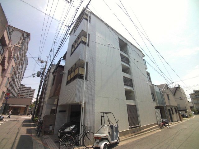 神戸市灘区琵琶町のマンションの建物外観