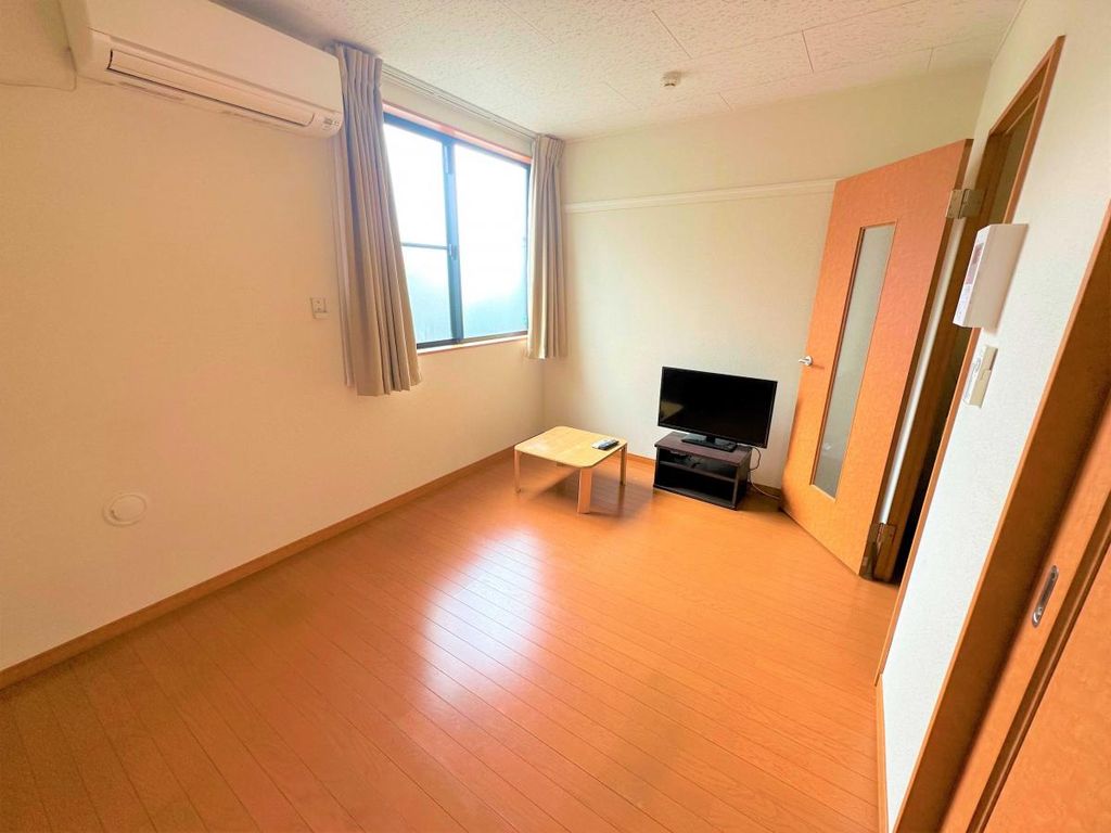 【横須賀市平作のアパートの居室・リビング】