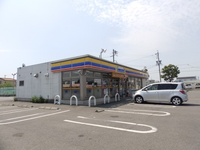 【津市白塚町のアパートのコンビニ】