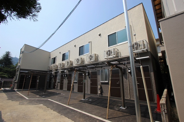 広島市南区西本浦町のアパートの建物外観