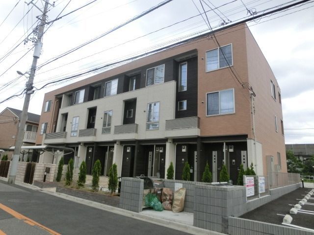 船橋市芝山のアパートの建物外観