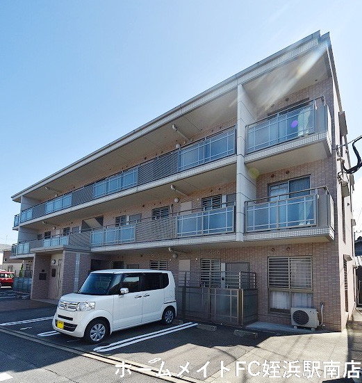 糸島市波多江駅北のマンションの建物外観