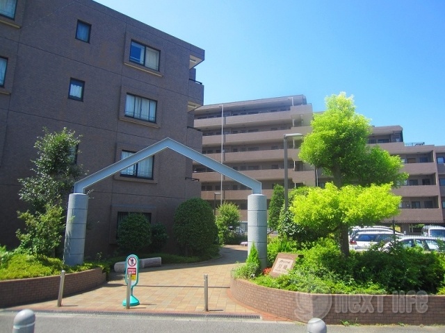 横浜市鶴見区尻手のマンションの建物外観