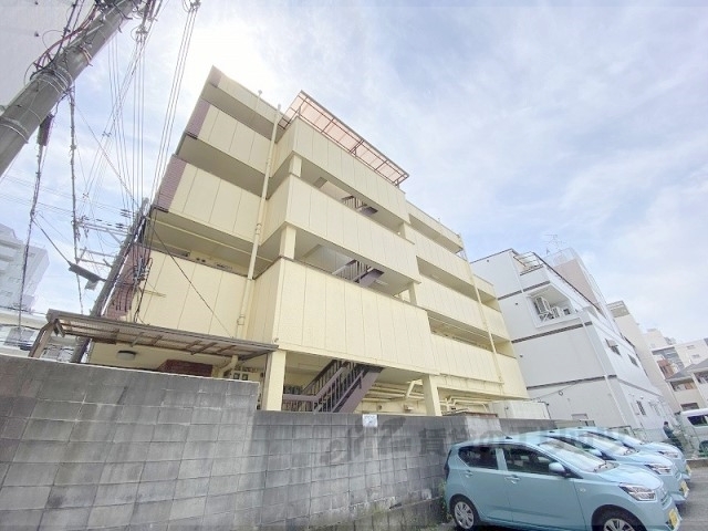 枚方市宮之阪のマンションの建物外観