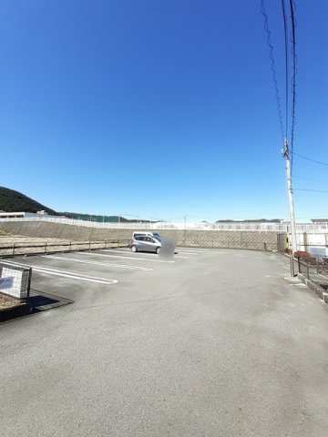 【サンライズ松野の駐車場】