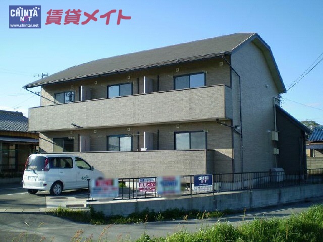 松阪市櫛田町のアパートの建物外観
