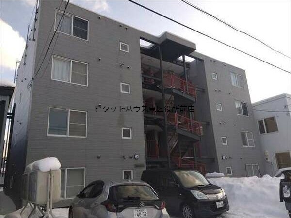 札幌市東区北二十条東のマンションの建物外観