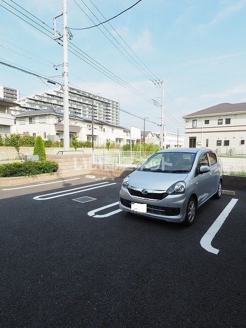 【カーサモデルノの駐車場】