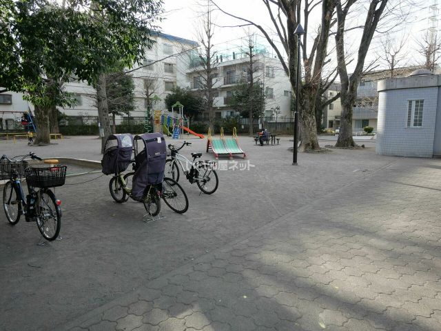 【シャッツ高円寺の公園】