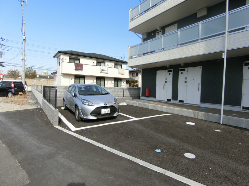 【リブリ・OGW流山の駐車場】