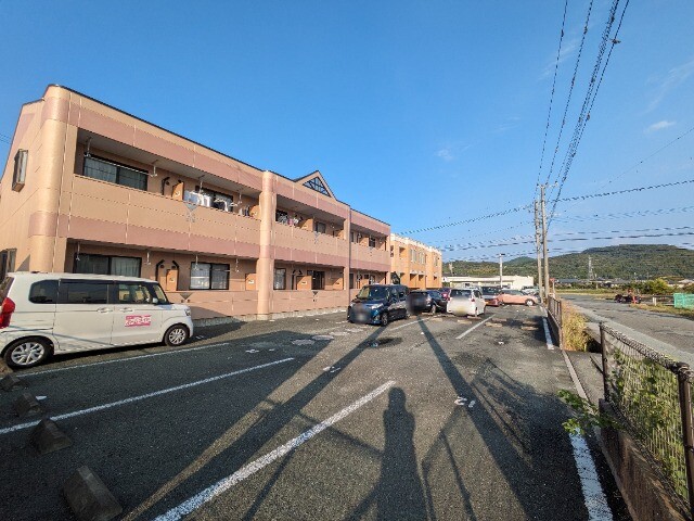 【宇城市松橋町竹崎のアパートの駐車場】