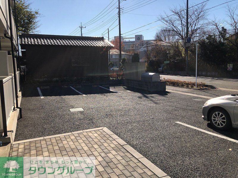 【蓮田市馬込のマンションの駐車場】