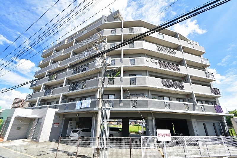 【糟屋郡篠栗町大字高田のマンションの建物外観】