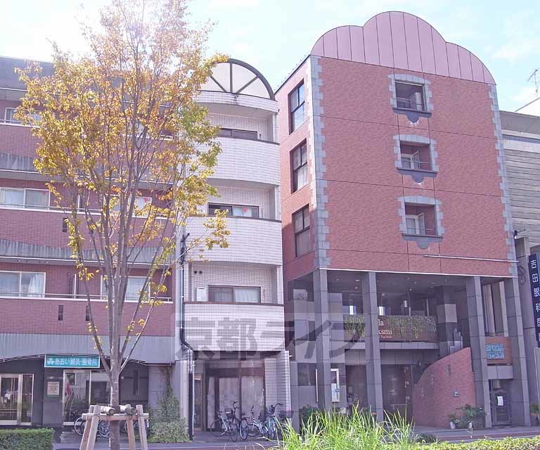 【京都市左京区下鴨東本町のマンションの建物外観】