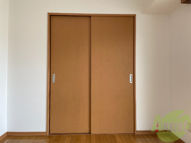 収納　こちらは洋室にあるクローゼット、衣類などを収納ですね