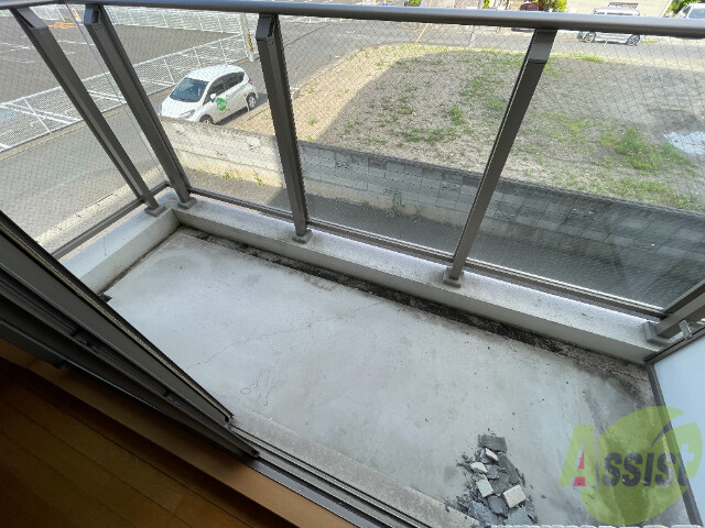 バルコニー　バルコニー広々しているので、天日干しも出来そうです。