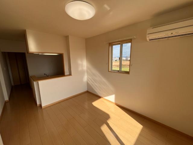 居室・リビング　【ディア・ルミエール】リビング