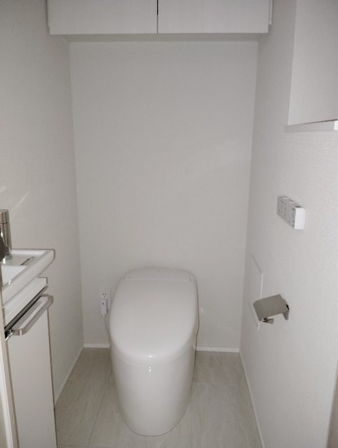 トイレ　手洗いカウンター付