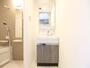 洗面設備　脱衣所　独立洗面台（シャンプードレッサー付）収納スペース有