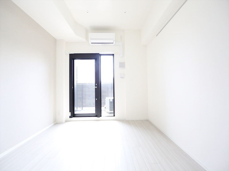 バルコニー　洋室6.5帖　エアコン完備　バルコニー