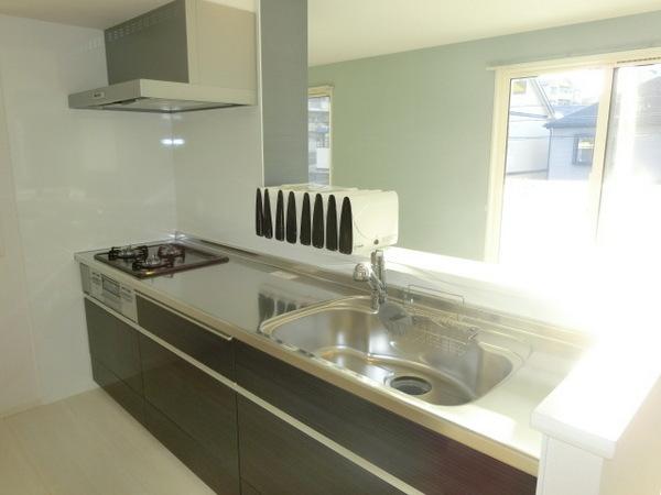 キッチン　３口コンロ付きシステムキッチン！