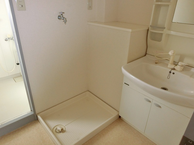 その他設備　洗濯機置き場(反転タイプの他の部屋の写真です)