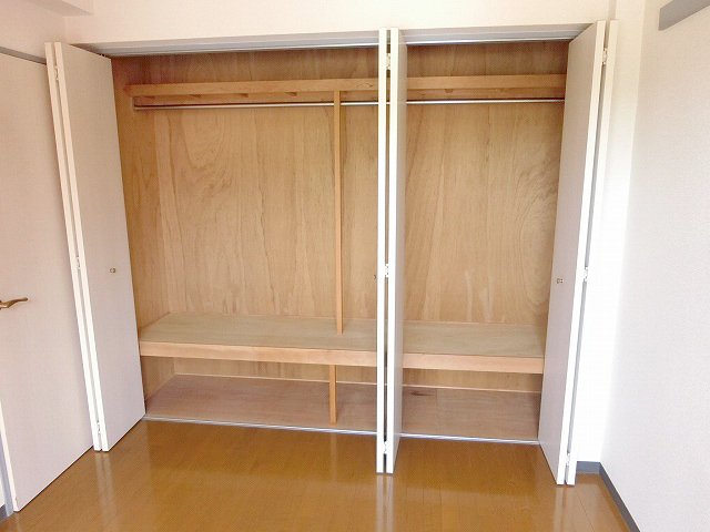 収納　(反転タイプの他の部屋の写真です)