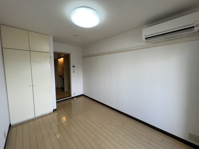 居室・リビング　こちらのリビングで趣味の時間をお楽しみください