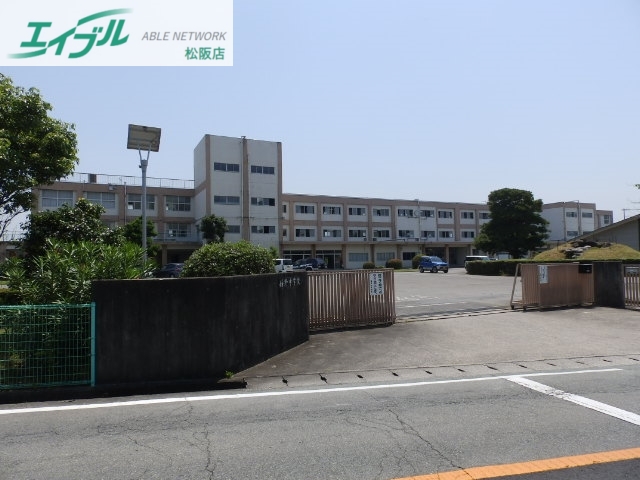 中学校　松阪市立嬉野中学校（中学校）まで2000m