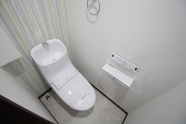 トイレ　温水洗浄便座