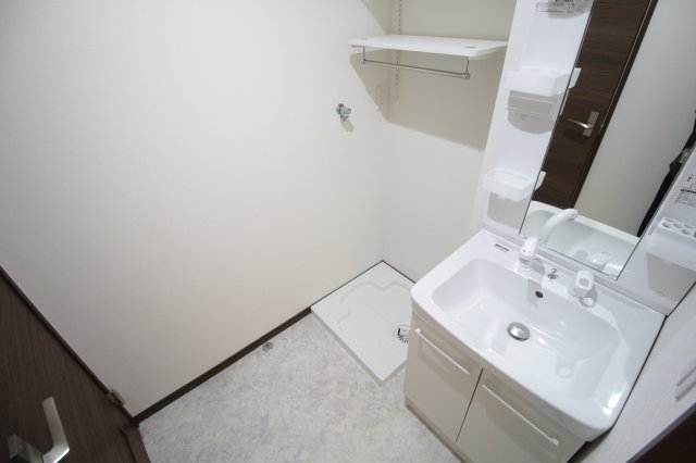 洗面設備　室内に洗濯機置き場あります