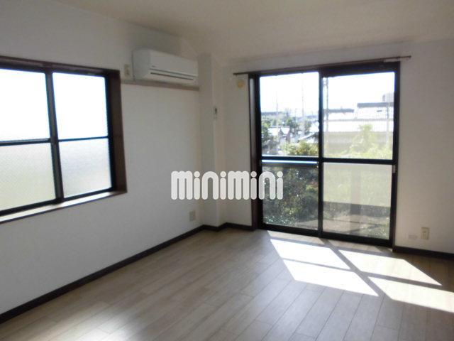 居室・リビング　エアコン付きのお部屋です