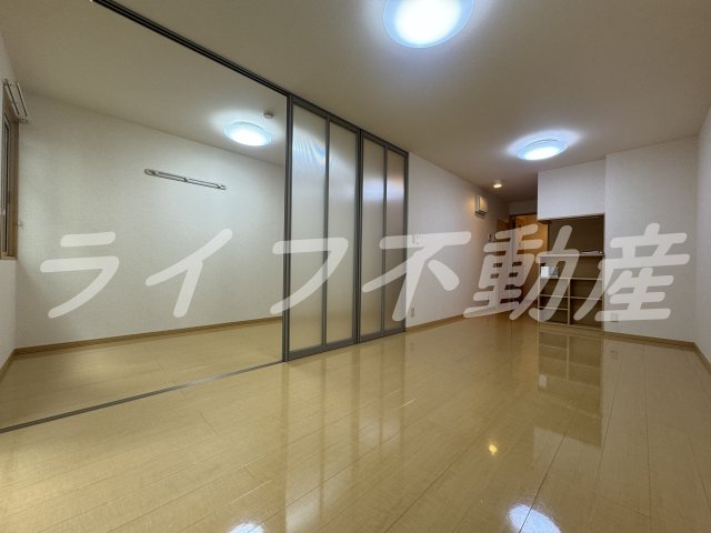 居室・リビング　こちらの居間で趣味の時間をお楽しみください