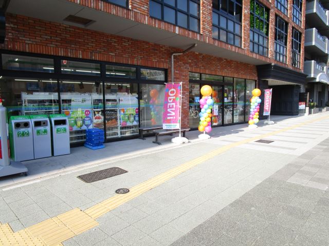 コンビニ　ファミリーマート（コンビニ）まで160m